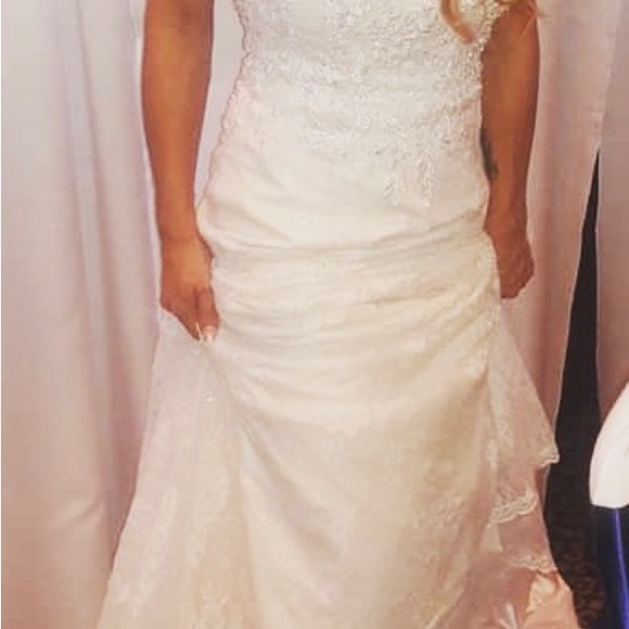 Lace Wedding Dress IF YOU WANT THIS FIND IT ON F B. I WILL NOT SEND FROM HERE - Picture 7 of 8